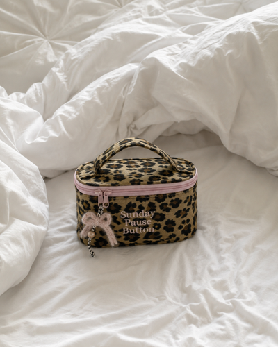 A Sunday Pause Botton Bag