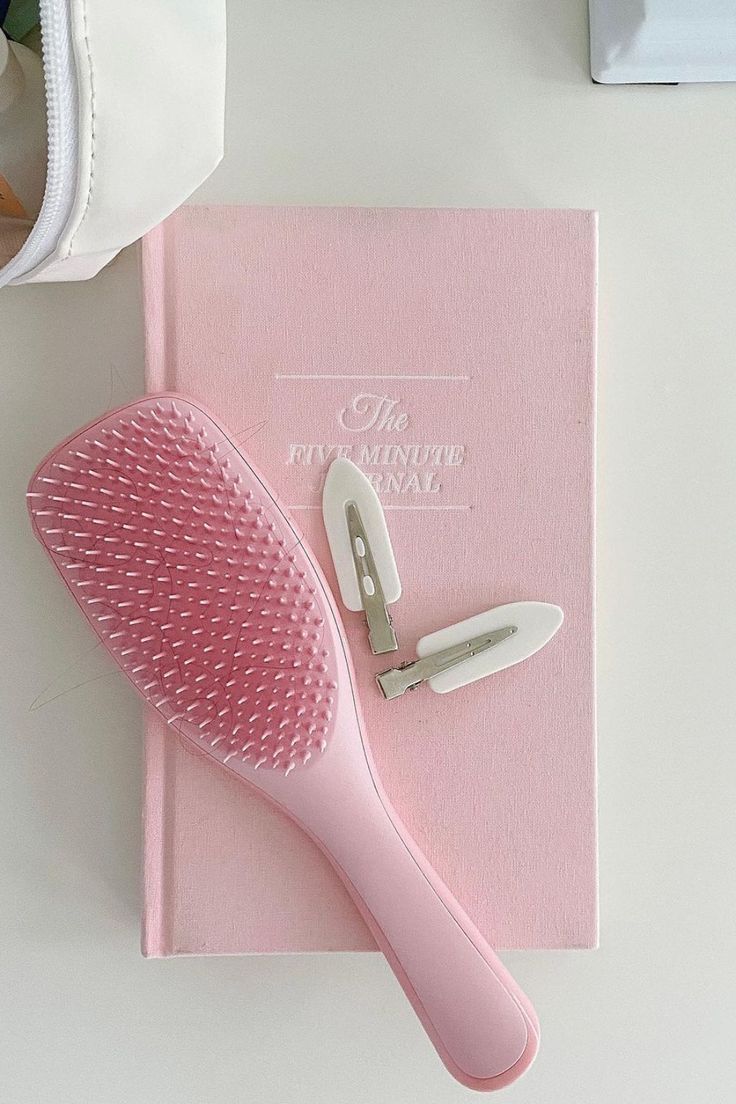 Lola Detangling Brush
