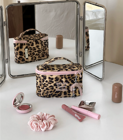 A Sunday Pause Botton Bag