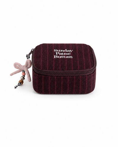 A Sunday Pause Botton Pouch
