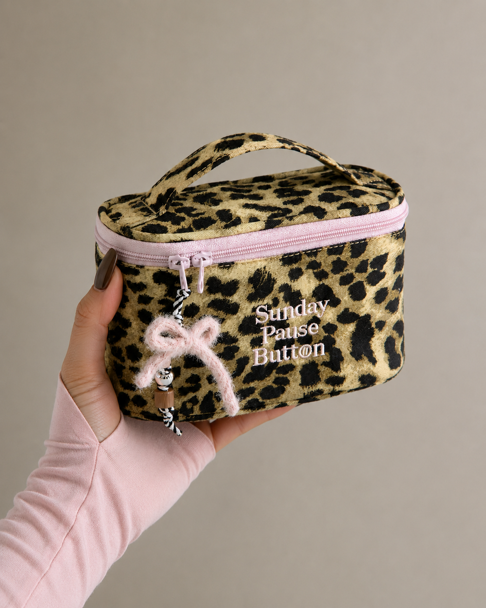 A Sunday Pause Botton Bag