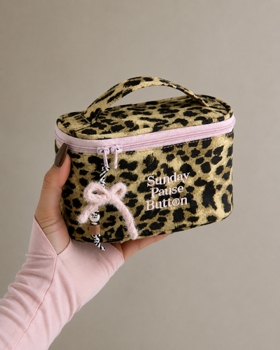 A Sunday Pause Botton Bag